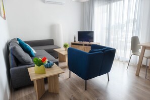 Apartment, 1 Bedroom, Sea View | Living area