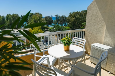 Pebble Beach Holiday Apartments