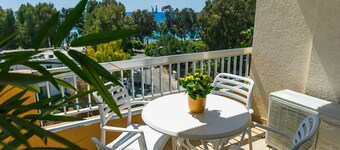 Pebble Beach Holiday Apartments