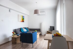 Apartment, 1 Bedroom, Sea View | Living area