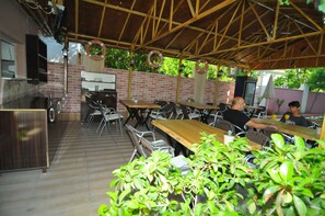 Breakfast, lunch and dinner served - Likya Apart Otel (Kemer)