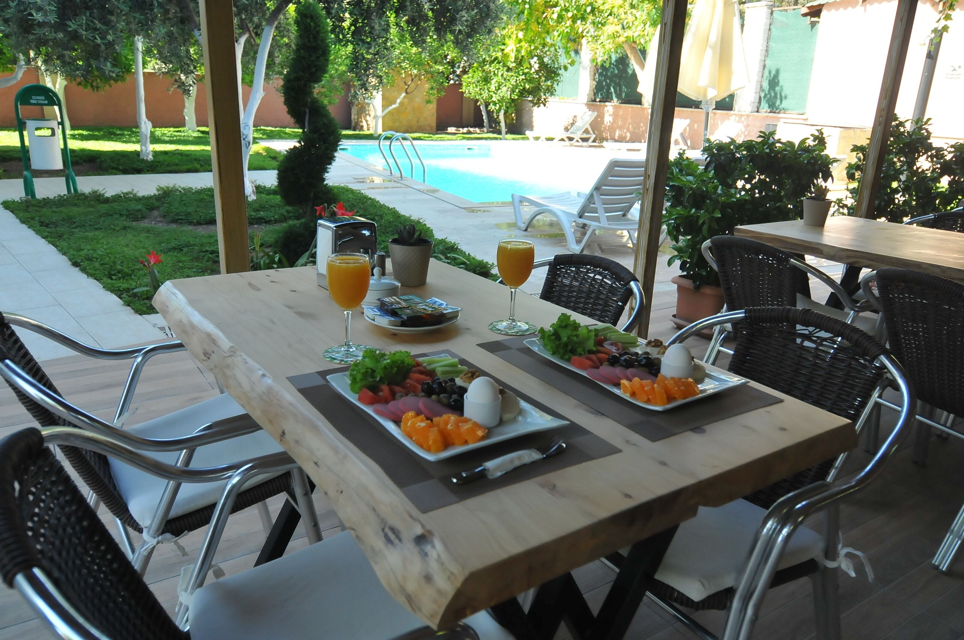 Free daily on-the-go breakfast 