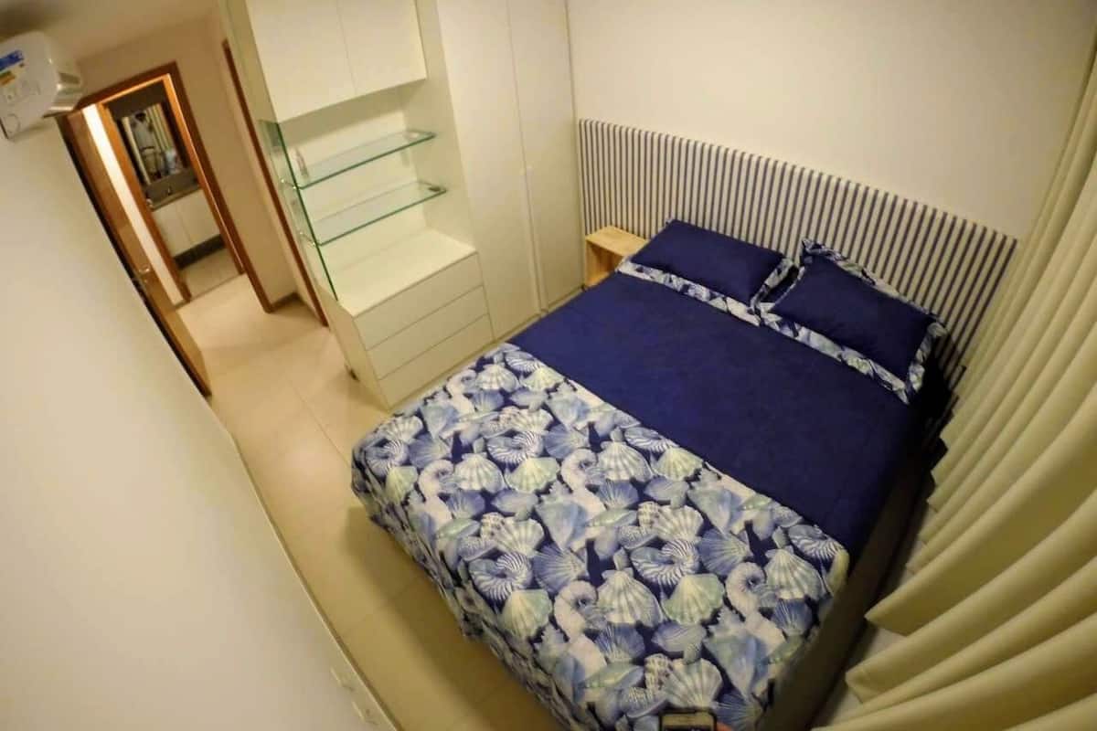 Apartamento familiar, varias camas, vistas a la piscina | Escritorio y wifi gratis