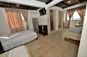 Chambre Double, 1 grand lit, vue plage | Coffres-forts dans les chambres, Wi-Fi gratuit, draps fournis