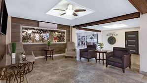 A spacious lobby with a ceiling fan, a reception desk, and a wall with the name "SALÓN AZTECA". - Days Inn by Wyndham Piedras Negras (Piedras Negras)