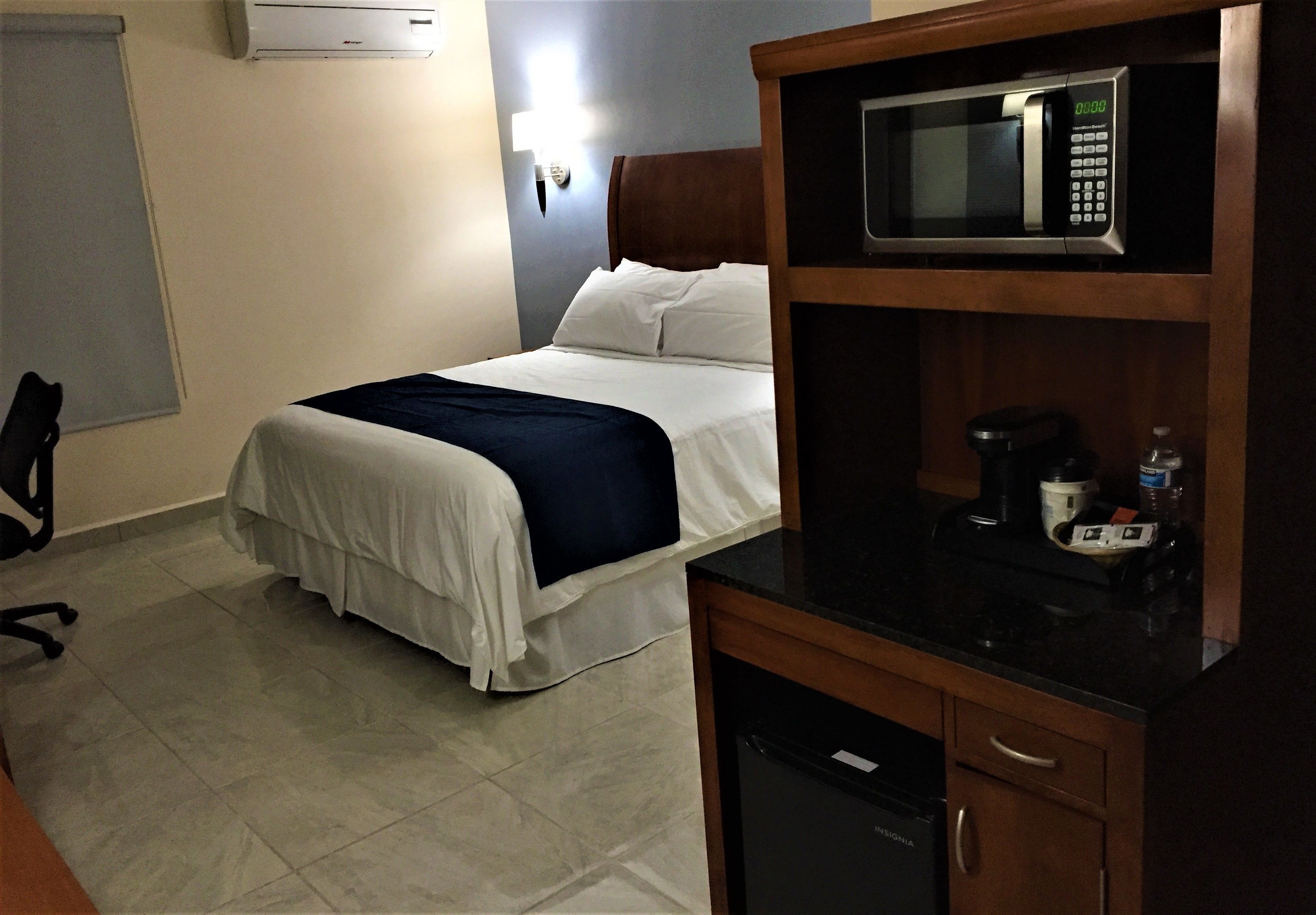 business room, 1 king bed, non smoking | in-room safe, desk, blackout curtains, iron/ironing board