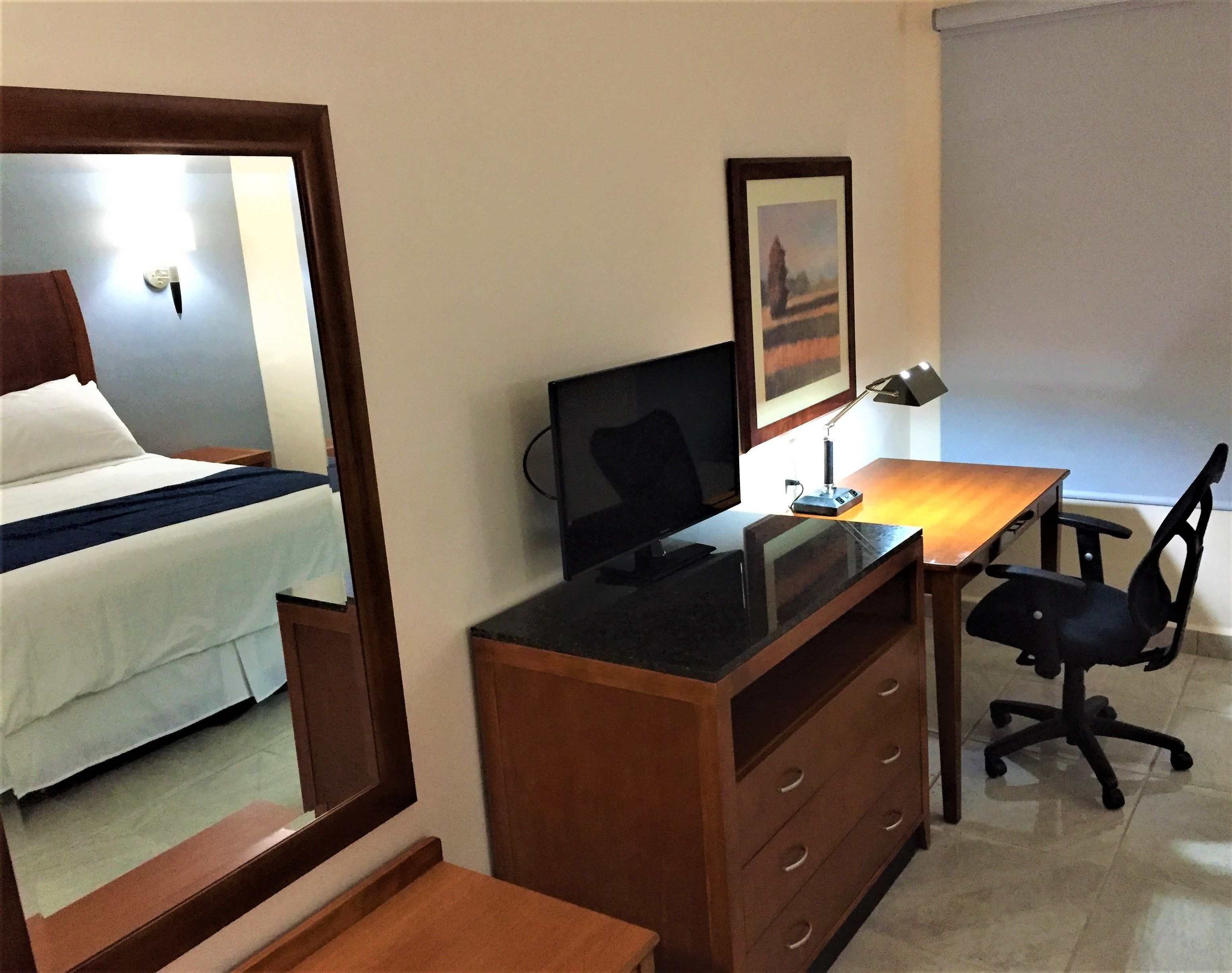 business room, 1 king bed, non smoking | in-room safe, desk, blackout curtains, iron/ironing board