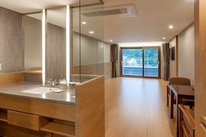 Deluxe-rum - icke-rökare (Ondol) | Minibar, skrivbord, mörkläggningsgardiner och ljudisolering