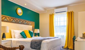 Habitació Deluxe, 1 llit de matrimoni gran | 1 dormitori, planxa i posts de planxar, wifi gratuïta i roba de llit 
