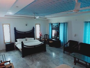Comfort Double or Twin Room, 2 Queen Beds | Premium bedding, individually furnished, iron/ironing board, free WiFi - Paradise guest house (Rawalpindi)
