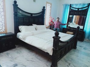 Comfort Double or Twin Room, 2 Queen Beds | Premium bedding, individually furnished, iron/ironing board, free WiFi - Paradise guest house (Rawalpindi)