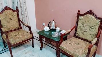 Phòng đôi hoặc 2 giường đơn Deluxe, 1 giường cỡ queen | Phòng khách