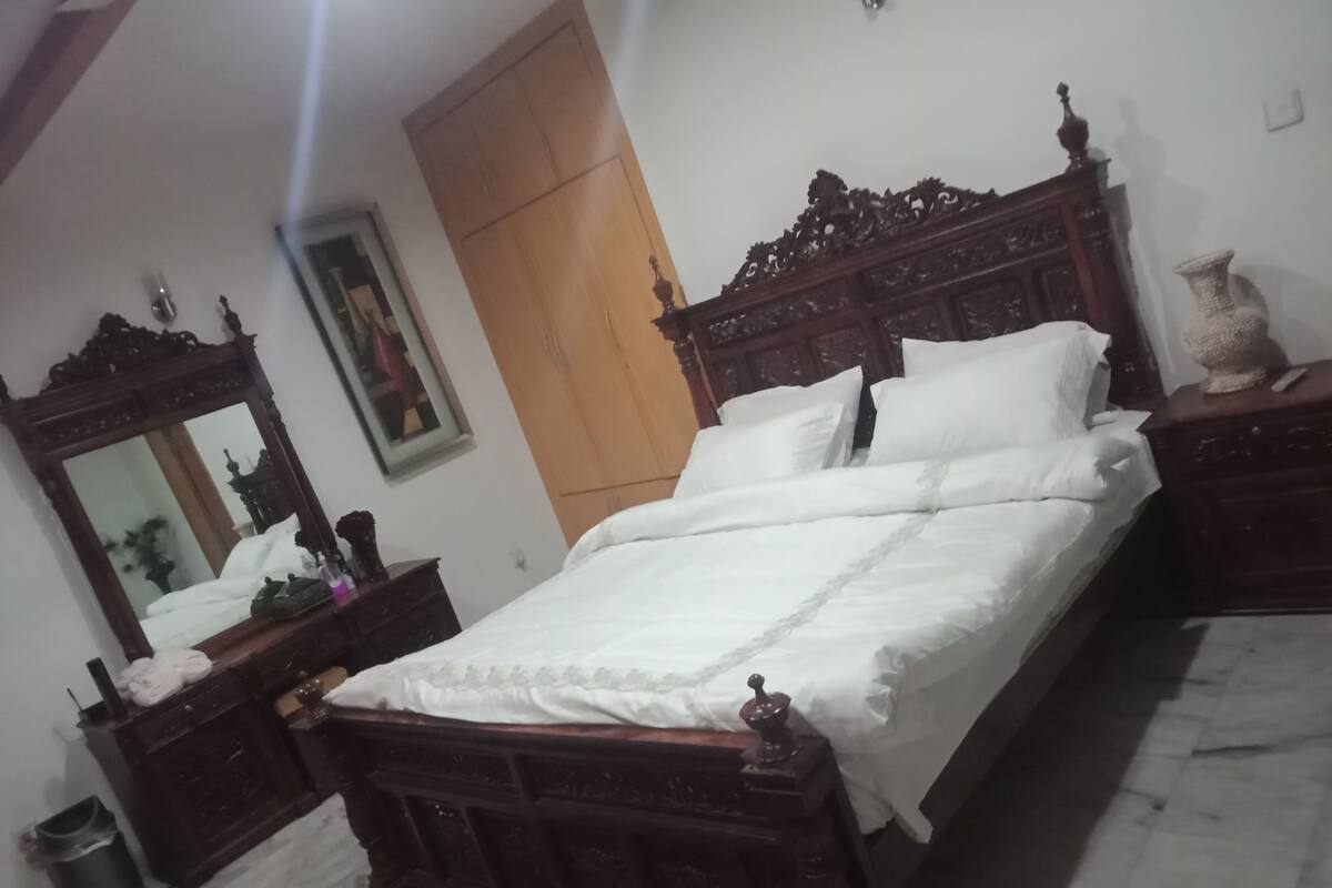 Deluxe Double or Twin Room, 1 Queen Bed | Premium bedding, individually furnished, iron/ironing board, free WiFi