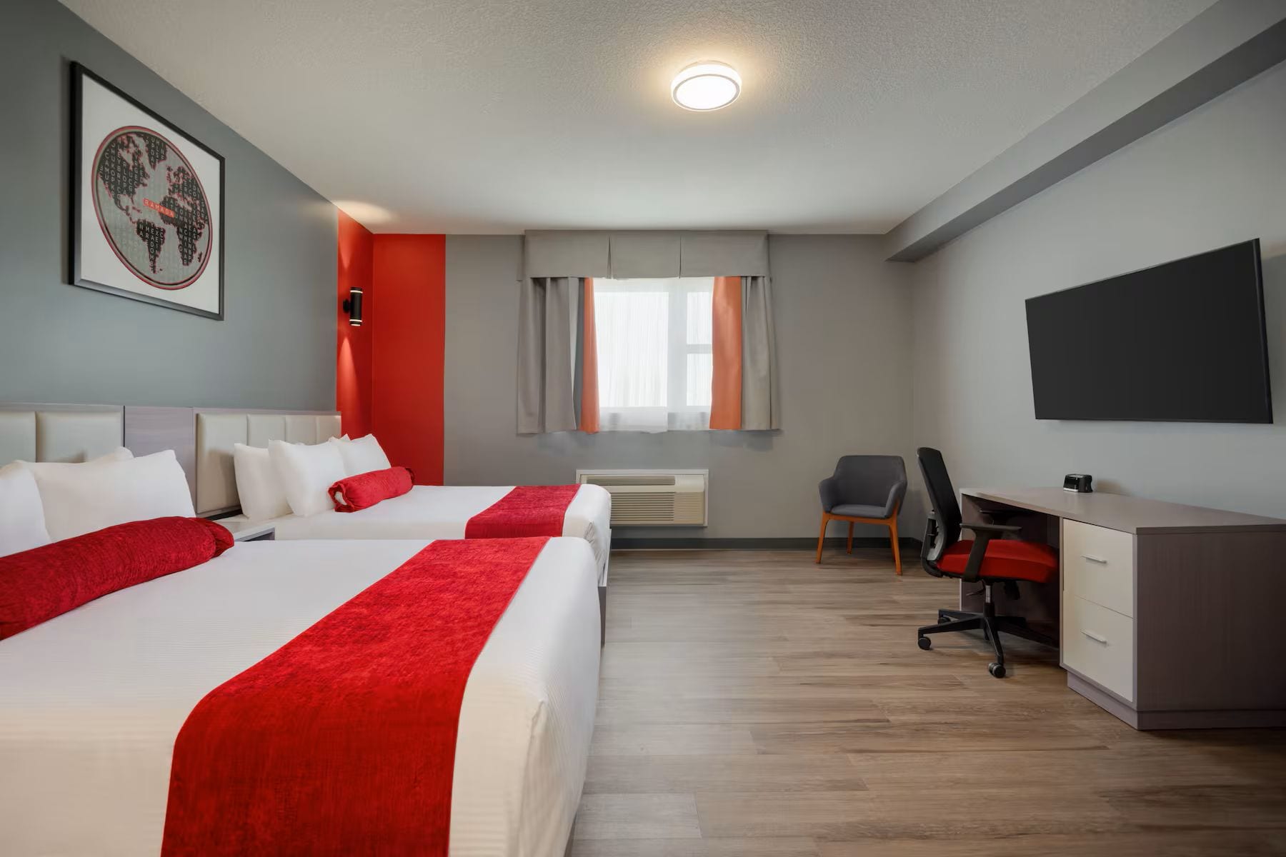 Premium bedding, desk, iron/ironing board, free WiFi