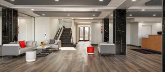 西埃德蒙頓溫德姆華美達套房飯店