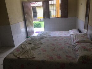 Dreibettzimmer | Minibar, Verdunkelungsvorhänge, Bügeleisen/Bügelbrett, kostenloses WLAN