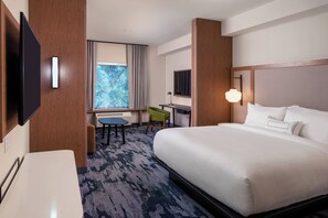 Pillowtop beds, desk, laptop workspace, blackout drapes - Fairfield by Marriott Inn & Suites Pensacola Pine Forest (Pensacola)