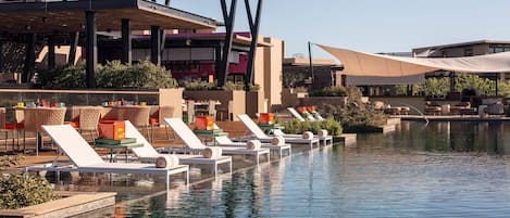 5 outdoor pools, open 7:00 AM to 7:00 PM, cabanas (surcharge)