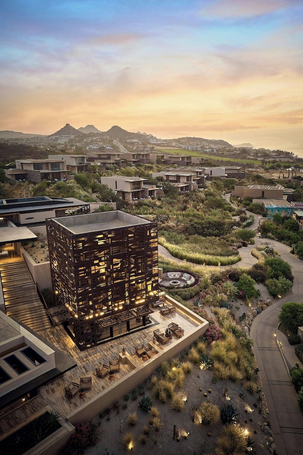 3 bars/lounges, 2 poolside bars - Zadun Los Cabos, a Ritz-Carlton Reserve (San José del Cabo)
