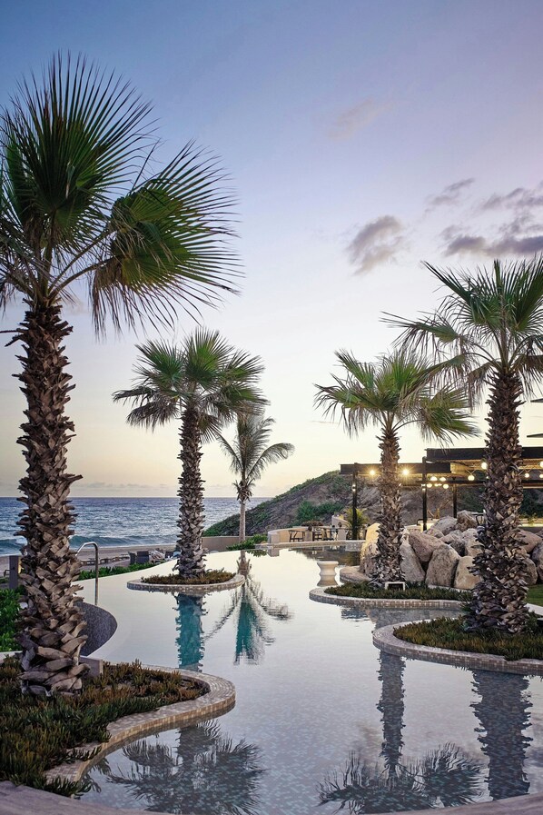 5 outdoor pools, open 7:00 AM to 7:00 PM, cabanas (surcharge)