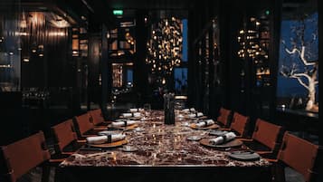 3 restaurantes; se sirve desayuno, almuerzo y cena