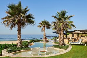 5 Außenpools, Cabañas (gegen Gebühr), Sonnenschirme