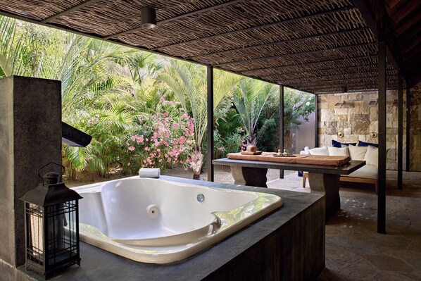 Couples treatment room(s), sauna, hot tub, steam room, body treatments - Zadun Los Cabos, a Ritz-Carlton Reserve (San José del Cabo)