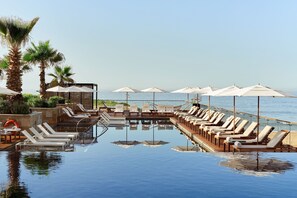 5 Außenpools, Cabañas (gegen Gebühr), Sonnenschirme