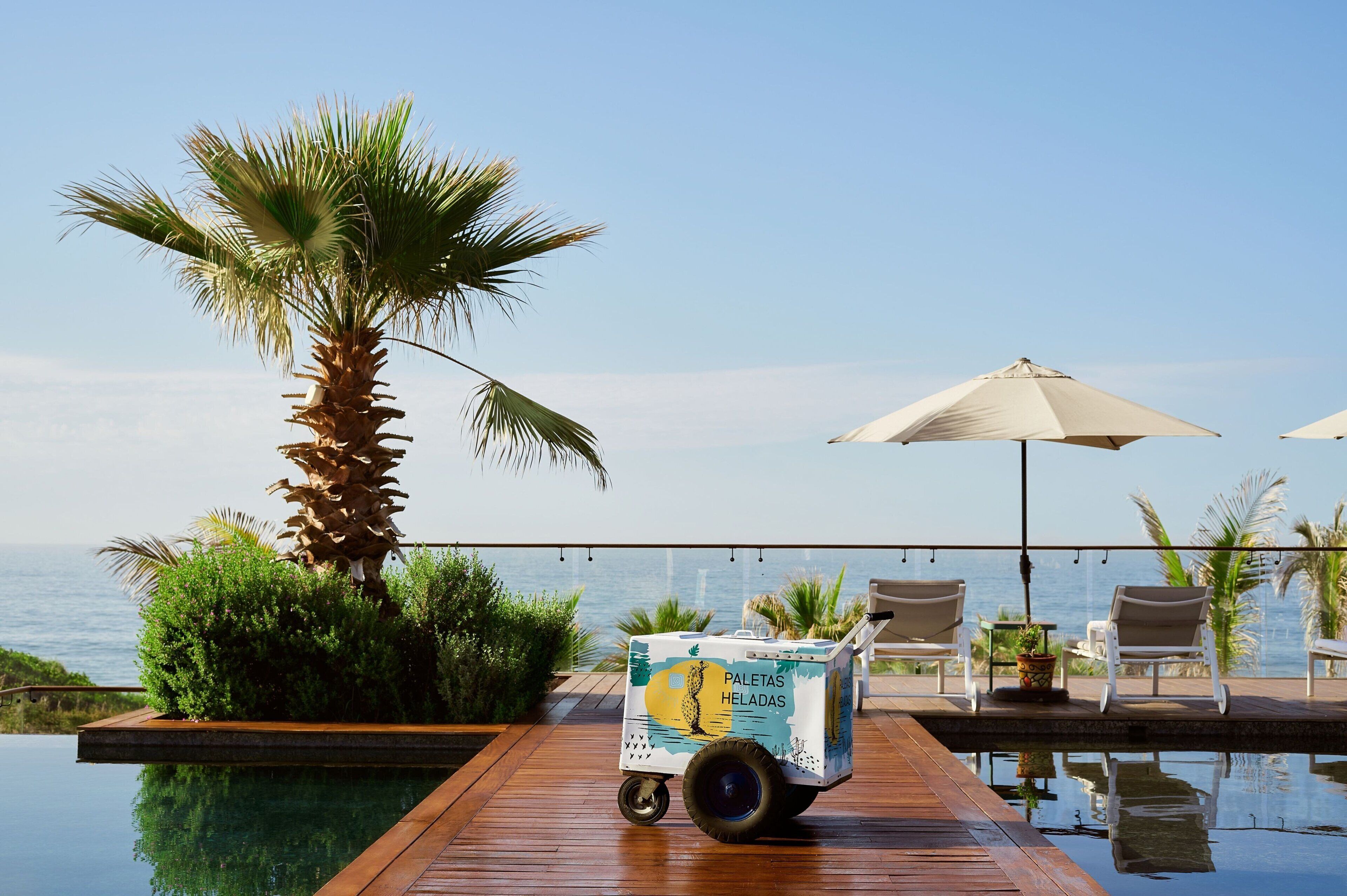 5 utomhuspooler, cabanor (tilläggsavgift) och parasoller