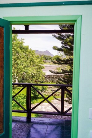 Apartemen Deluks, pemandangan gunung | Minibar, tirai kedap cahaya, Wi-Fi gratis, dan seprai linen