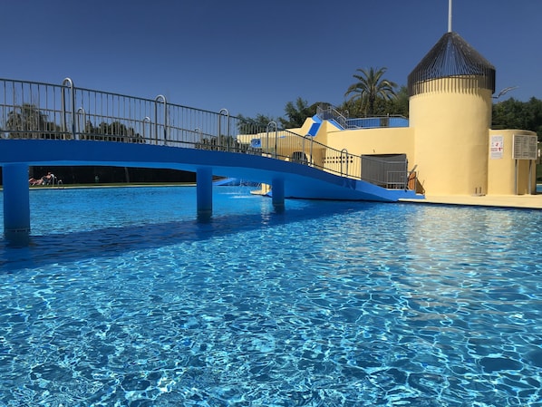 3 outdoor pools, pool umbrellas, sun loungers
