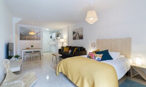 Down duvets, in-room safe, desk, blackout curtains - Minerva Suites by Kaarina (Benalmádena)