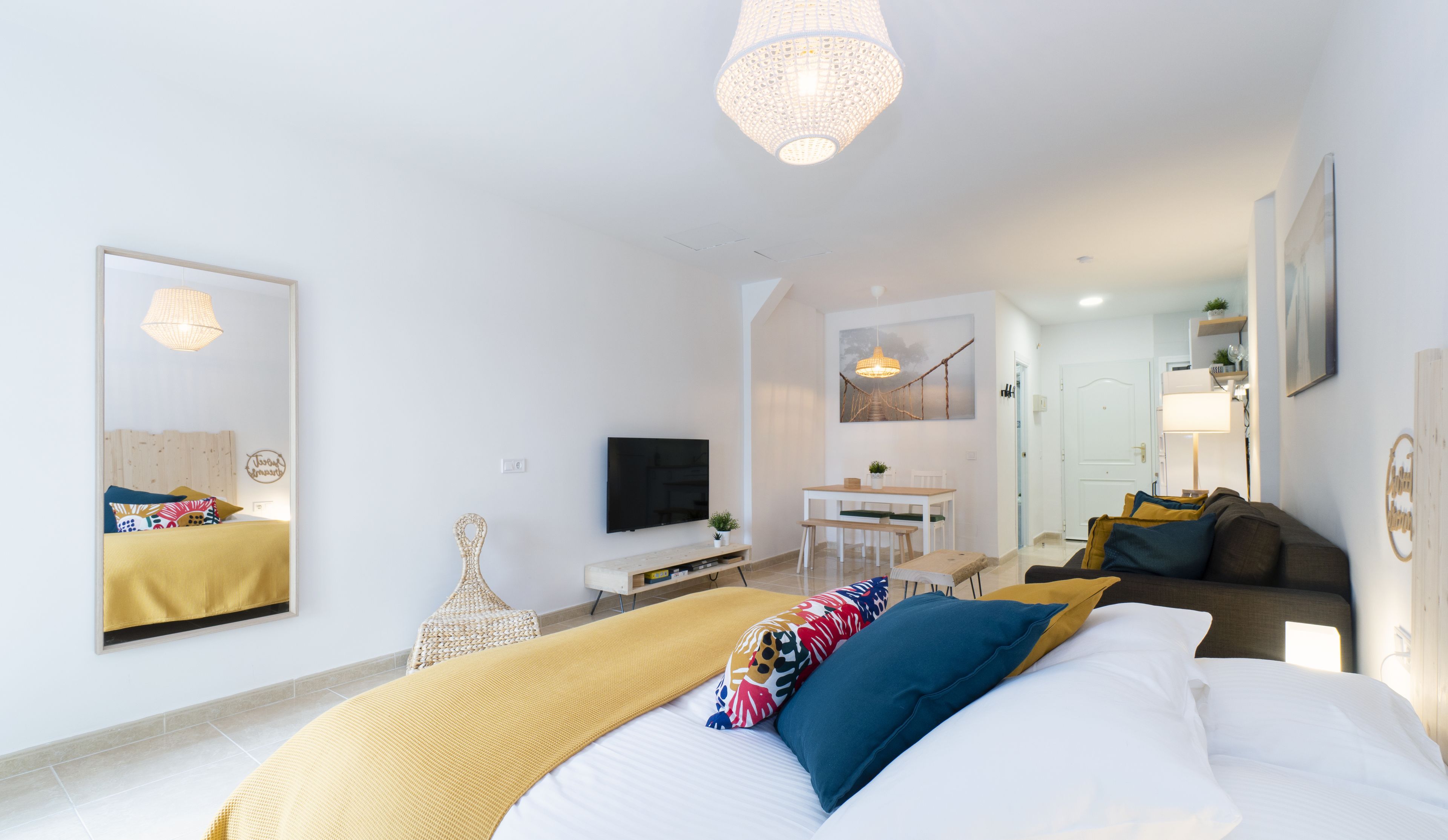 Suíte estúdio luxo, sacada, vista para o jardim | Edredons de pluma, cofres nos quartos, escrivaninha, cortinas blackout