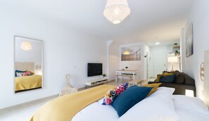 Deluxe Studio Suite, Balcony, Garden View | Down comforters, in-room safe, desk, blackout drapes - Minerva Suites by Kaarina (Benalmádena)