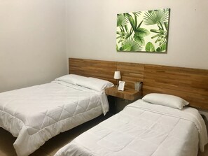 Tremannsrom – comfort, flere senger, hageutsikt | Dundyner, blendingsgardiner, wi-fi (inkludert) og sengetøy