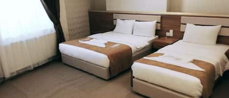 Caja de seguridad en la habitación y escritorio