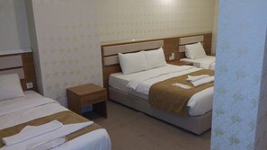 In-room safe, desk, soundproofing, iron/ironing board - Diyvan Otel (Van)
