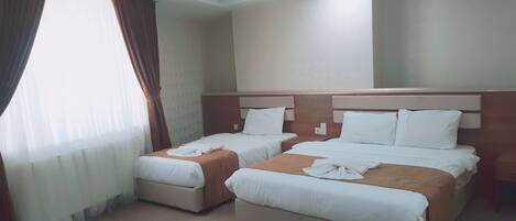 客房内保险箱、办公桌、隔音、熨斗/熨衣板