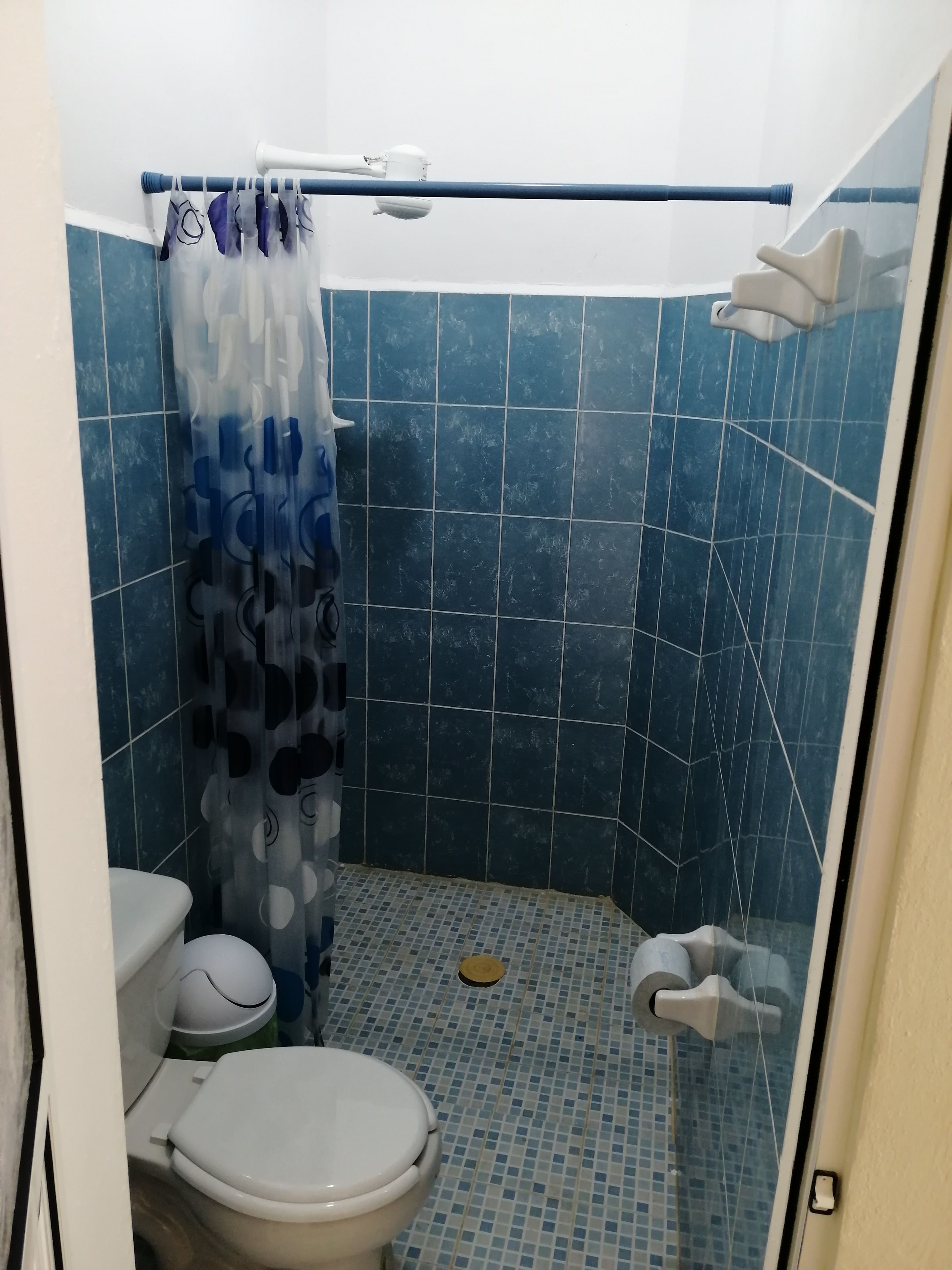 shower, free toiletries, towels