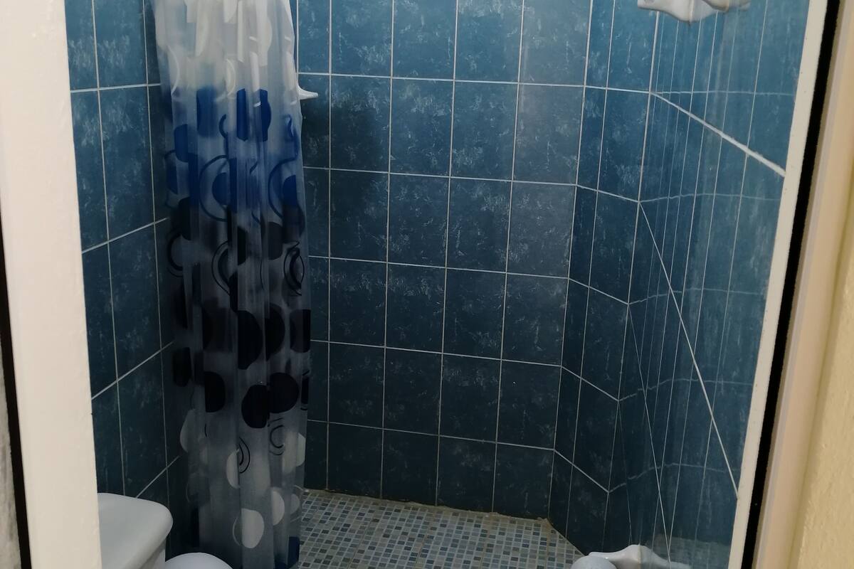 shower, free toiletries, towels