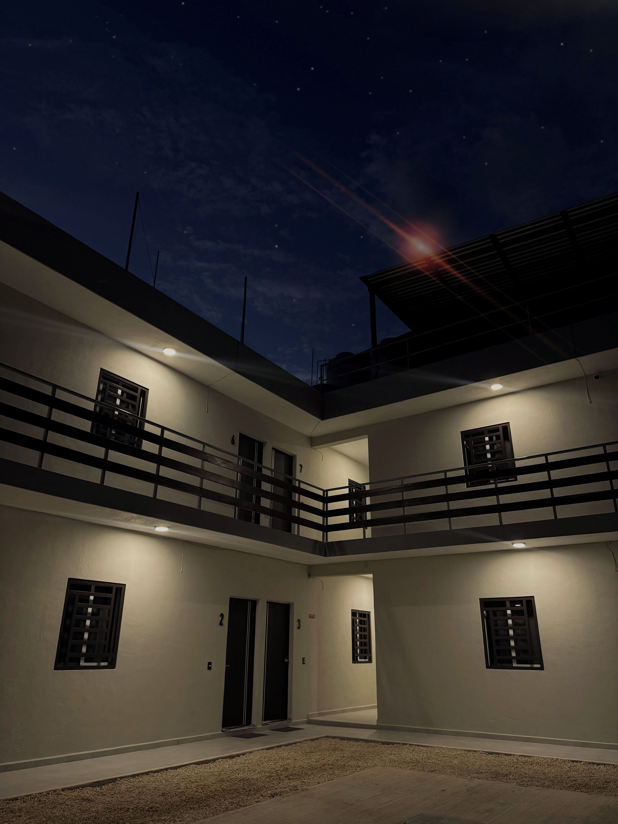 المنشأة من الخارج