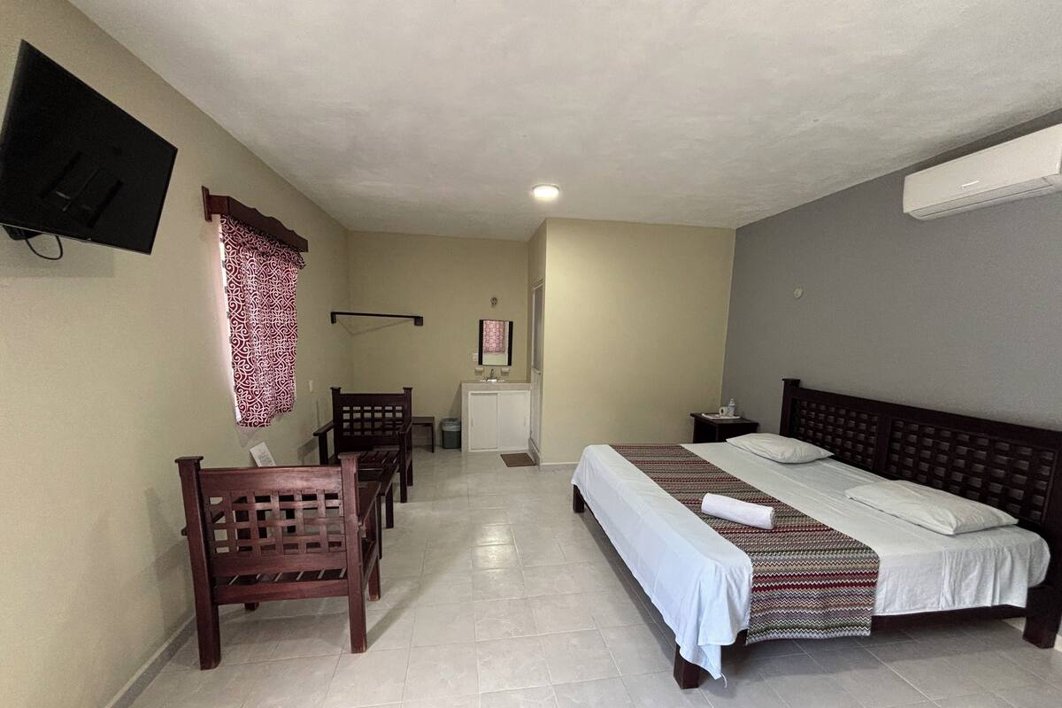 Habitación doble, 1 cama de matrimonio grande | Wifi gratis