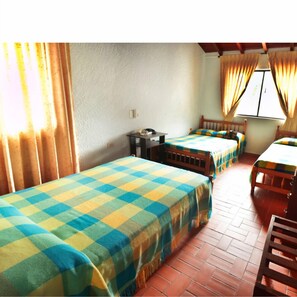 家庭房 | 客房内保险箱、熨斗/熨板、免费 WiFi、床单