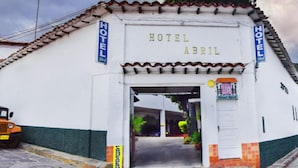 Property entrance - Hotel Abril (San Gil)