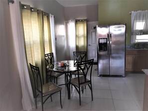 Comfort Townhome | Private kitchen | Full-size fridge, microwave, oven, stovetop