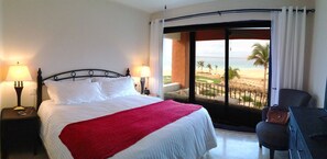 Luxury-Apartment, Mehrere Betten, Meerblick | Wohnbereich