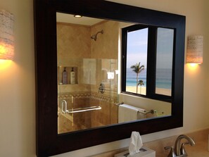 Bathroom sink - Casa del Mar Gaviota 301 (La Paz)