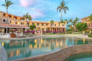 5 outdoor pools, pool umbrellas, sun loungers - Casa del Mar Gaviota 301 (La Paz)