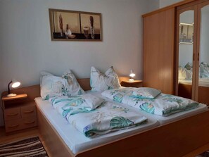 2 chambres, fer et planche à repasser, accès Internet