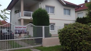 المنشأة من الخارج